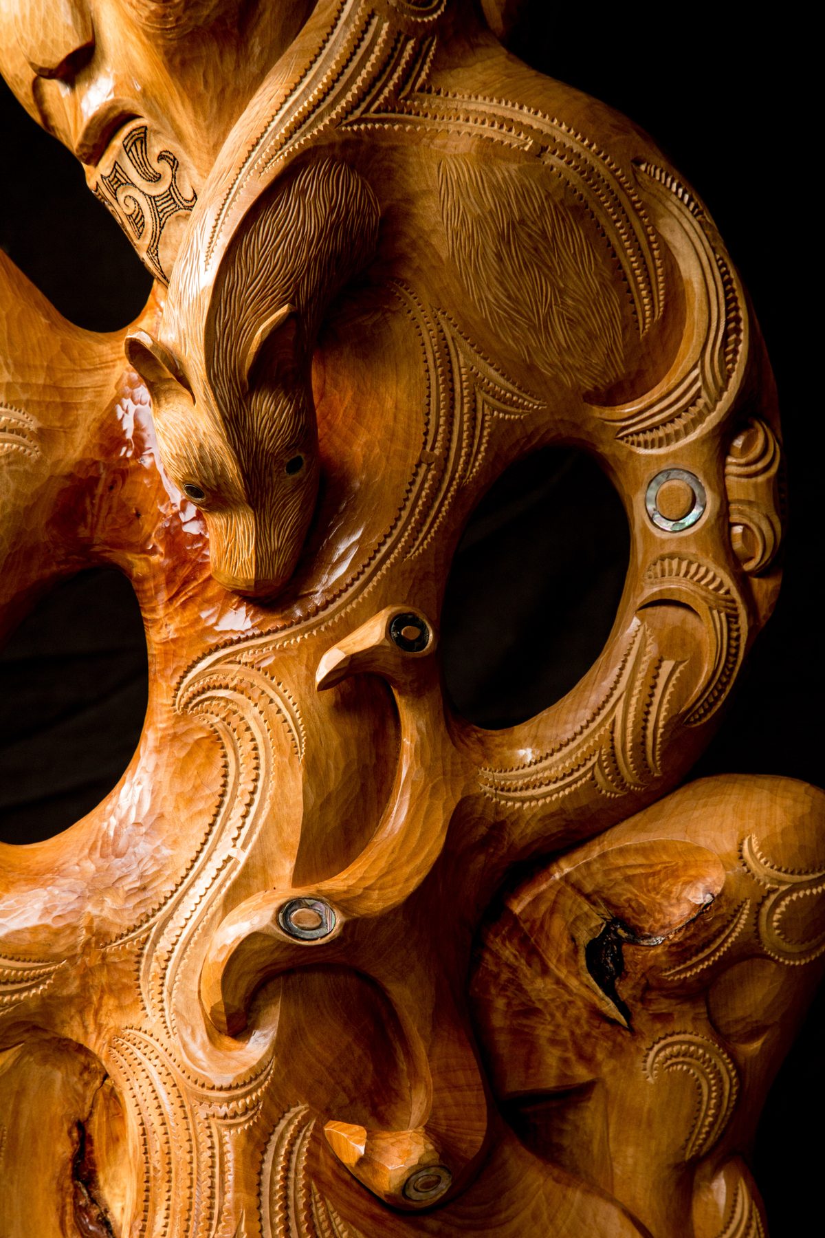 Niwareka: the open work of the body, set with pāua.