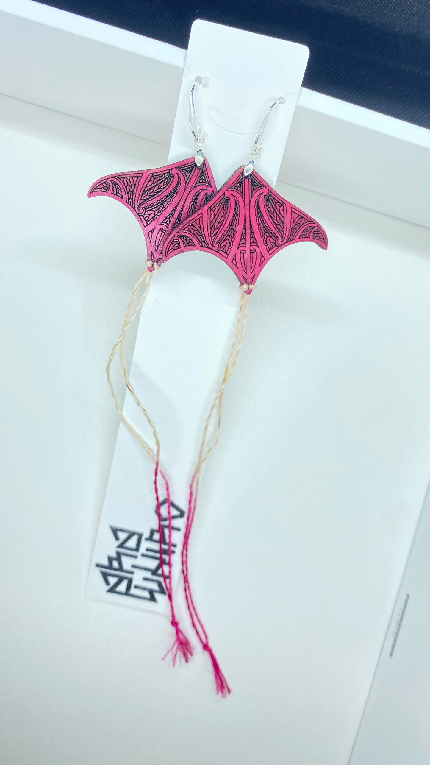 Whai are stingray shaped earrings hand finished in fuschia with muka aho lengths, the ends are dipoed in fuschia pink fading to natural. silver sterling .925 hooks attach at top.